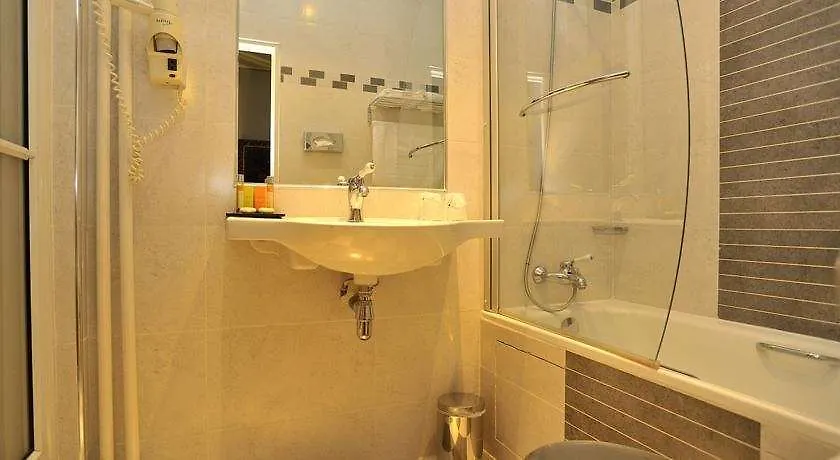 Hotel Regence Paris 3*,