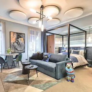 33 Marbeuf Apartahotel